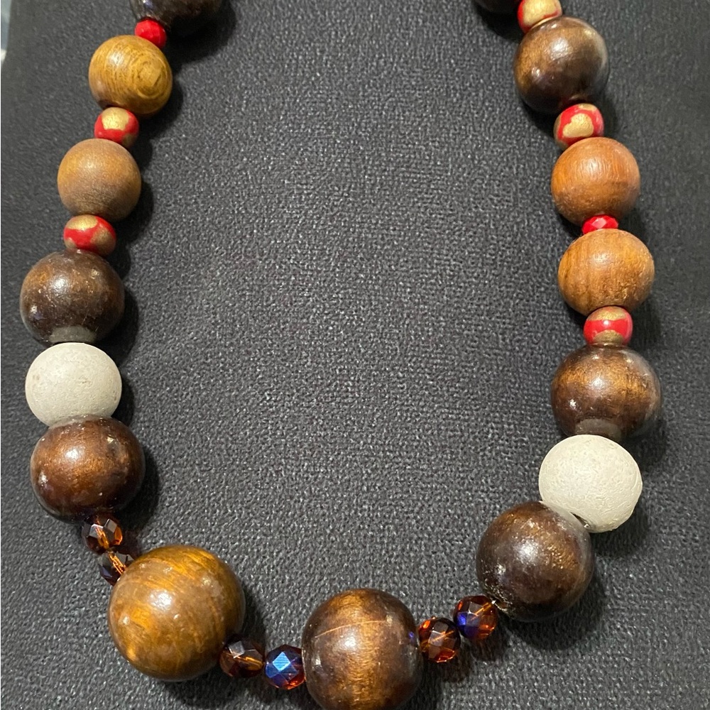 Beautiful beaded necklace, hand crafted